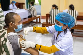 Lào Cai: 100% phạm nhân Trại tạm giam đều được tiêm Vắc xin