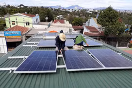 Bùng phát "điện mặt trời mái nhà", EVN hốt hoảng phát tín hiệu SOS