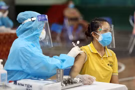 Bộ Y tế phân bổ đủ vaccine ngừa Covid-19 để các tỉnh miền Nam tiêm sớm nhất có thể