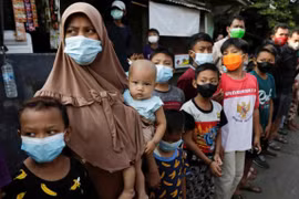 Indonesia mở rộng hạn chế COVID-19 đến cuối tuần