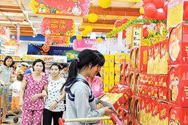 Nguồn cung hàng Tết dồi dào, không lo 'sốt' giá