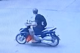 TP. HCM: Truy tìm người đâm tài xế Grabbike trọng thương, cướp xe máy bỏ chạy