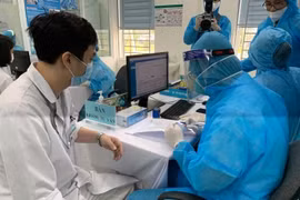 Nhiều trường hợp có biểu hiện sốt, mệt mỏi sau khi tiêm vắc xin Covid-19 AstraZeneca