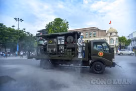 Phun khử khuẩn diện rộng tại Thủ đô: Tập trung tại 10 phường phố cổ của Hà Nội