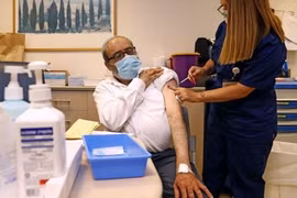 Các nước kêu gọi người dân tiêm vaccine ngừa COVID-19