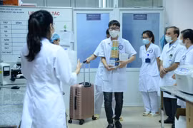 33 nhân viên y tế của Bệnh viện Nội tiết Trung ương đến TP Hồ Chí Minh chống dịch
