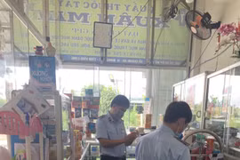 Vĩnh Long: Phát hiện quầy thuốc bán thuốc đã hết hạn cho người dân sử dụng