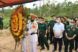 Thừa Thiên Huế: Nhiều đoàn đến viếng, dâng hương tưởng nhớ, tri ân 13 liệt sĩ hy sinh tại tiểu khu 67