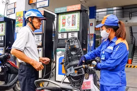 Sau khi đạt “đỉnh” 2 năm, giá xăng dầu trong nước sẽ giảm vào ngày mai?