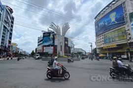Nhiều địa phương ở miền Tây thực hiện yêu cầu người dân không ra đường sau 18h