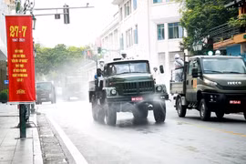 Hà Nội phun khử khuẩn trên diện rộng