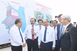 Chùm ảnh: Thủ tướng thị sát Cảng quốc tế Long An và dự án Nhà máy điện LNG Long An