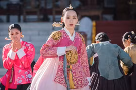 'Mr. Queen' của Shin Hye Sun 'bay màu' vì xuyên tạc lịch sử