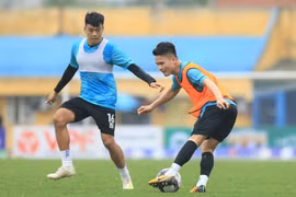 Tiền vệ Quang Hải có thể ra sân ở vòng 6 V.League