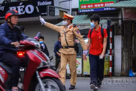 Hình ảnh lực lượng CSGT ra quân hưởng ứng mô hình “Cổng trường học an toàn giao thông”