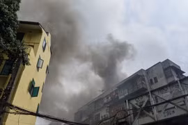 Hà Nội: Cháy ngôi nhà trên phố cổ, 1 người bị thương