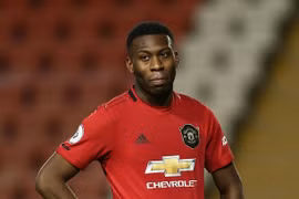 Hậu vệ của MU cập bến Bayer Leverkusen