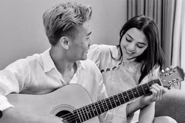 Bạn gái mẫu Tây ‘nóng bỏng’ báo tin vui cho thủ môn Bùi Tiến Dũng
