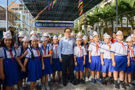 Bộ trưởng Phùng Xuân Nhạ: Sỹ số học sinh đông ảnh hưởng đến triển khai chương trình mới