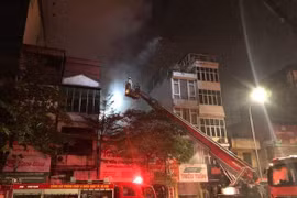 Hà Nội: Cháy cửa hàng đồ sơ sinh, 4 người thiệt mạng
