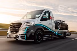 Mercedes-Benz Sprinter được nâng cấp thành xe bán tải, giá 147.000 USD