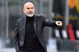 HLV AC Milan từ chối bắt tay Solskjaer