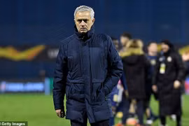 Cổ động viên Tottenham nổi giận đòi sa thải HLV Mourinho