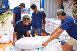 Hà Nội tặng thành phố Hồ Chí Minh và Bình Dương 6.000 tấn gạo