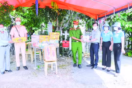 Bài 7: Lấy rèn luyện về tư tưởng, chính trị, đạo đức nghề làm trung tâm