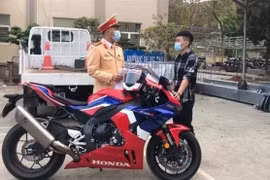 Xử phạt 10,5 triệu đồng nam thanh niên chạy mô tô tốc độ gần 300km/h trên Đại lộ Thăng Long