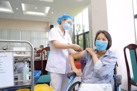 Cần sớm đưa ra giải pháp “nới lỏng” cho người đã tiêm vắc xin Covid-19