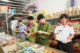 Chính phủ quyết nghị thí điểm thanh tra chuyên ngành an toàn thực phẩm tại 9 tỉnh, thành phố