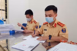 Hà Nội cấp giấy đi đường mới có mã QR code: Lãng phí, tốn thời gian, đi ngược xu hướng công nghệ