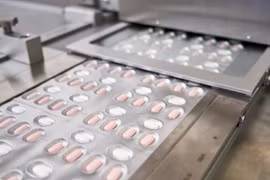 Thuốc đặc trị Covid của Pfizer và Merck có rủi ro khi sử dụng với các loại thuốc khác