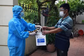 Phó Thủ tướng Vũ Đức Đam: Không để người đang cách ly, tự điều trị tại nhà không có Tết