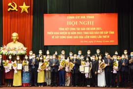 Báo Nhà báo & Công luận đoạt giải C - Giải báo chí Búa liềm vàng Hà Tĩnh