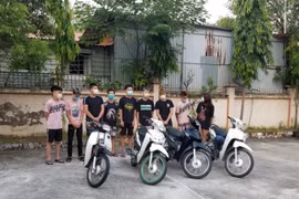 Xử phạt hành chính nhóm thanh niên lạng lách, đánh võng "thông chốt" kiểm dịch