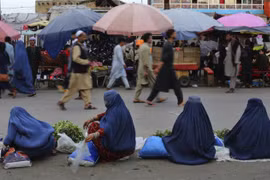 Thương nhân Trung Quốc ở Afghanistan rơi vào cảnh “tiến thoái lưỡng nan”