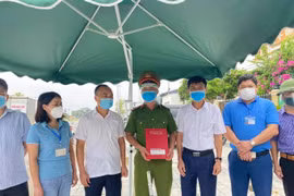 Thăm, động viên lực lượng làm nhiệm vụ tại chốt kiểm soát dịch, lực lượng phản ứng nhanh phòng Covid-19 tại TP. Sầm Sơn