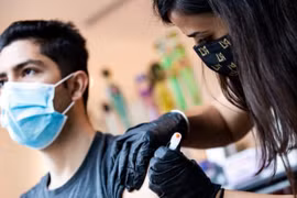 Mỹ: Tiêu hủy hơn 100.000 liều vaccine do người dân từ chối tiêm chủng