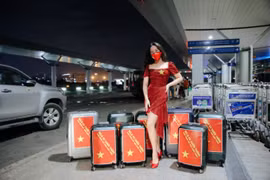 Mang hơn 200kg hành lý, Vũ Huyền Diệu rạng rỡ lên đường thi Miss Eco Teen International tại Ai Cập