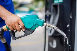 Ngày mai, giá xăng trong nước có thể giảm “sốc”