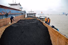 Ngăn chặn hoạt động buôn lậu xăng dầu, than trên các tuyến biên giới, vùng biển