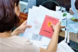 Hà Nội bỏ quy định thu phí cấp đổi sổ hộ khẩu, sổ tạm trú
