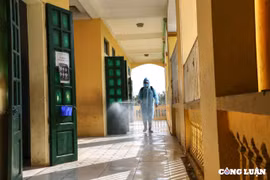 Hà Nội: Các trường học ngoại thành phun khử khuẩn chờ đón học sinh trở lại