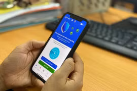 Hiểu cho đúng yêu cầu dùng smartphone phải cài ứng dụng Bluezone