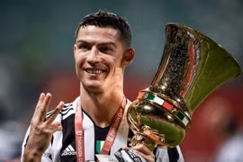 Cristiano Ronaldo nhận giải thưởng cao quý trước thềm Euro 2021