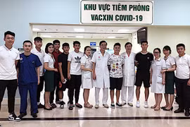 ĐT Việt Nam hoàn thành tiêm vắc xin Covid-19