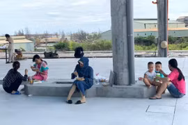 Xuất hiện tình trạng xe dịch vụ chở người về từ các tỉnh, thành đang áp dụng Chỉ thị 16