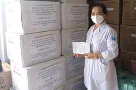 Hội Nhà báo TP.HCM ủng hộ 640 triệu đồng, 5.000 khẩu trang y tế N95, trang thiết bị y tế cho các bệnh viện
